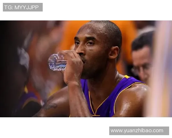 科比在湖人与开拓者的对决中轰下四记三分球展现传奇风采
